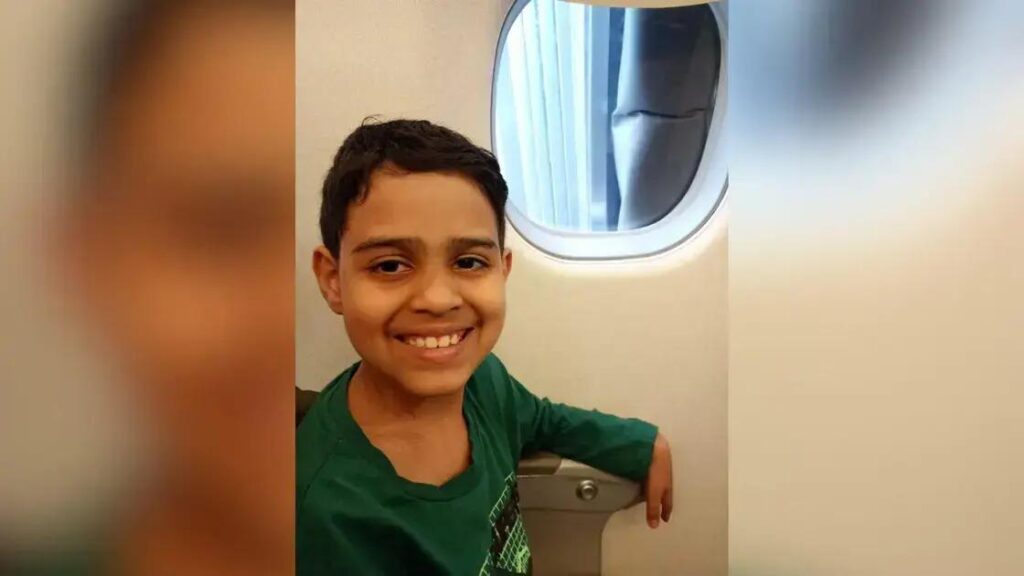 Mãe luta por vacina para filho após transplante de medula
